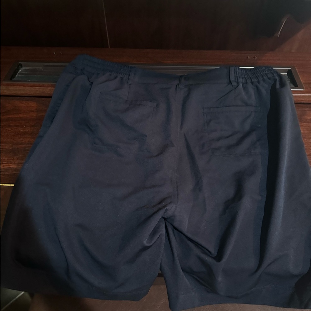 - 32 degrees  Ladies shorts 18w, polyester, navy. Tried on, never worn NWOT